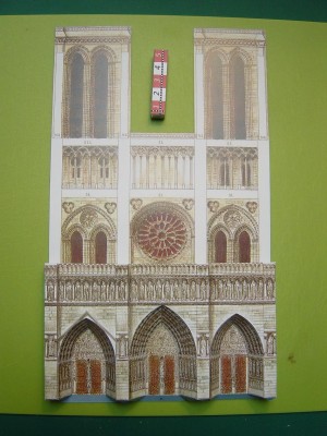 Le collage de ses éléments