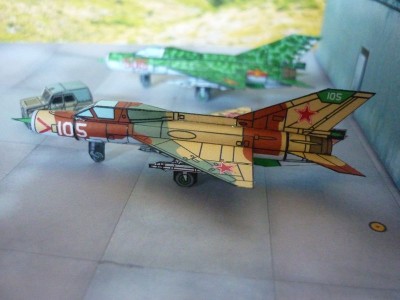 rawenparan-MiG-21PFM-003.JPG