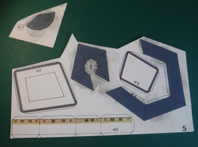 DSCF0007 (2).JPG (168.83 Kio) Vu 2133 fois Le toit du donjon a l'air passionnant...