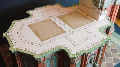 ... et le plafond est collé, tout est bien stable !