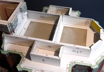 ... et collées au plafond, elle est devenue très stable !<br /><br />Cordialement<br />Kurt