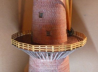 ... et je les ai collés tout autour de la plate-forme.<br /><br />Cordialement<br />Kurt